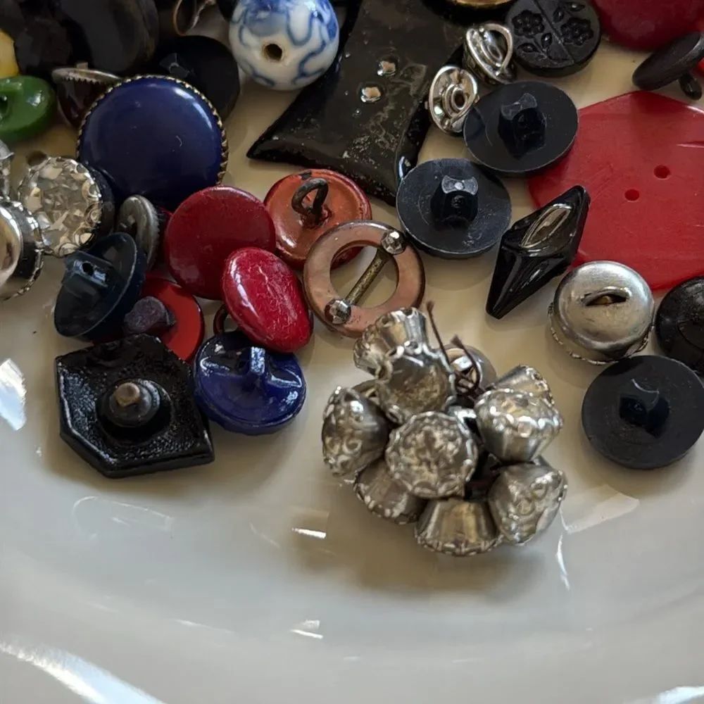 Collection of old buttons - Picture 2 of 4